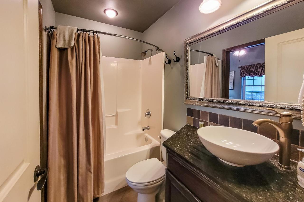 River Place 527 *