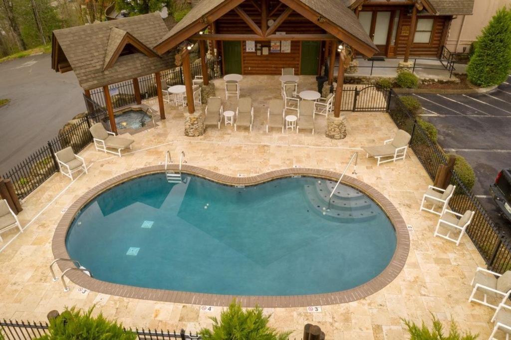 Noelle's Nest * Pigeon Forge