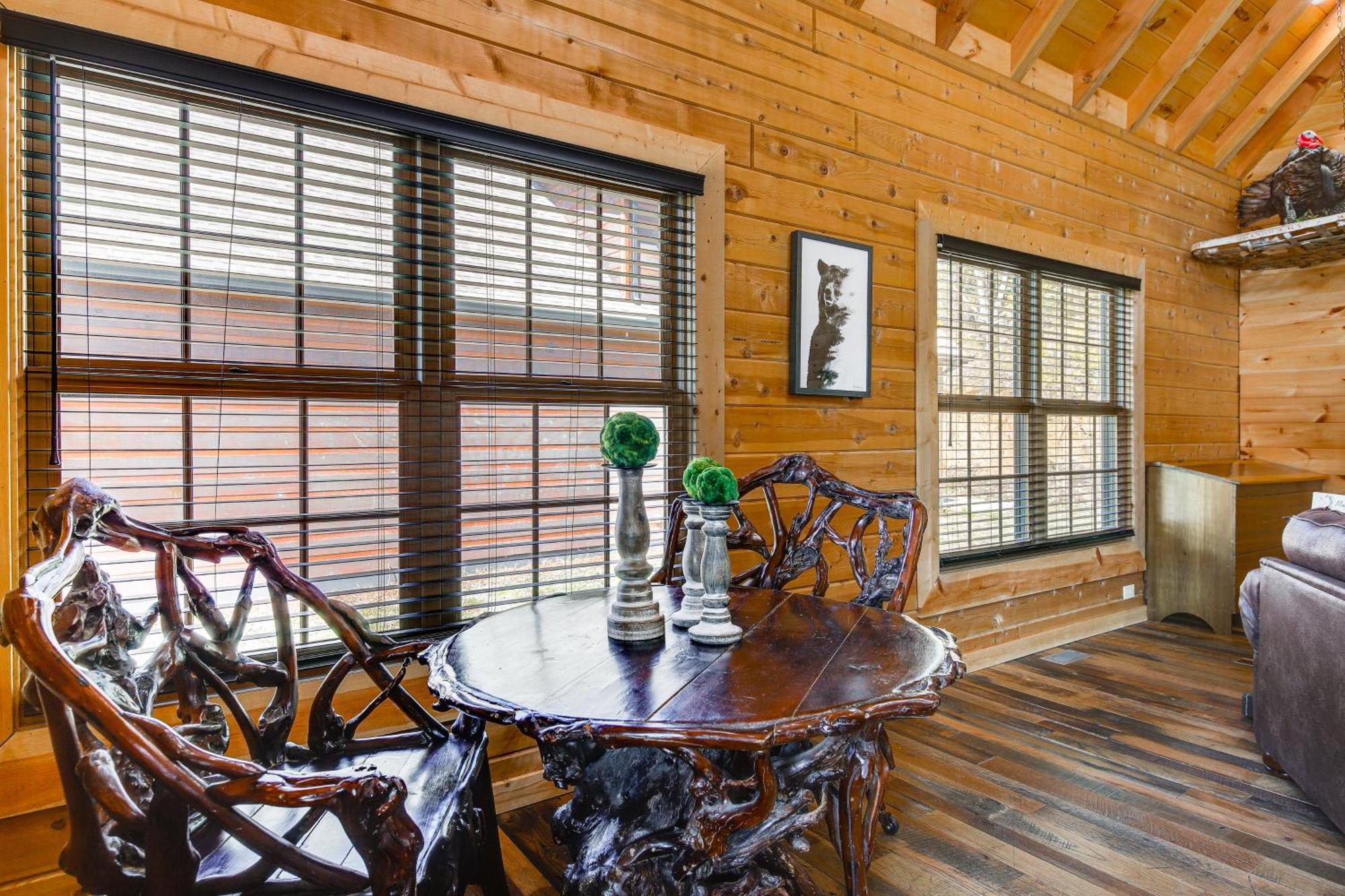 Riverfront With Hot Tub - 3 Miles To Dollywood *