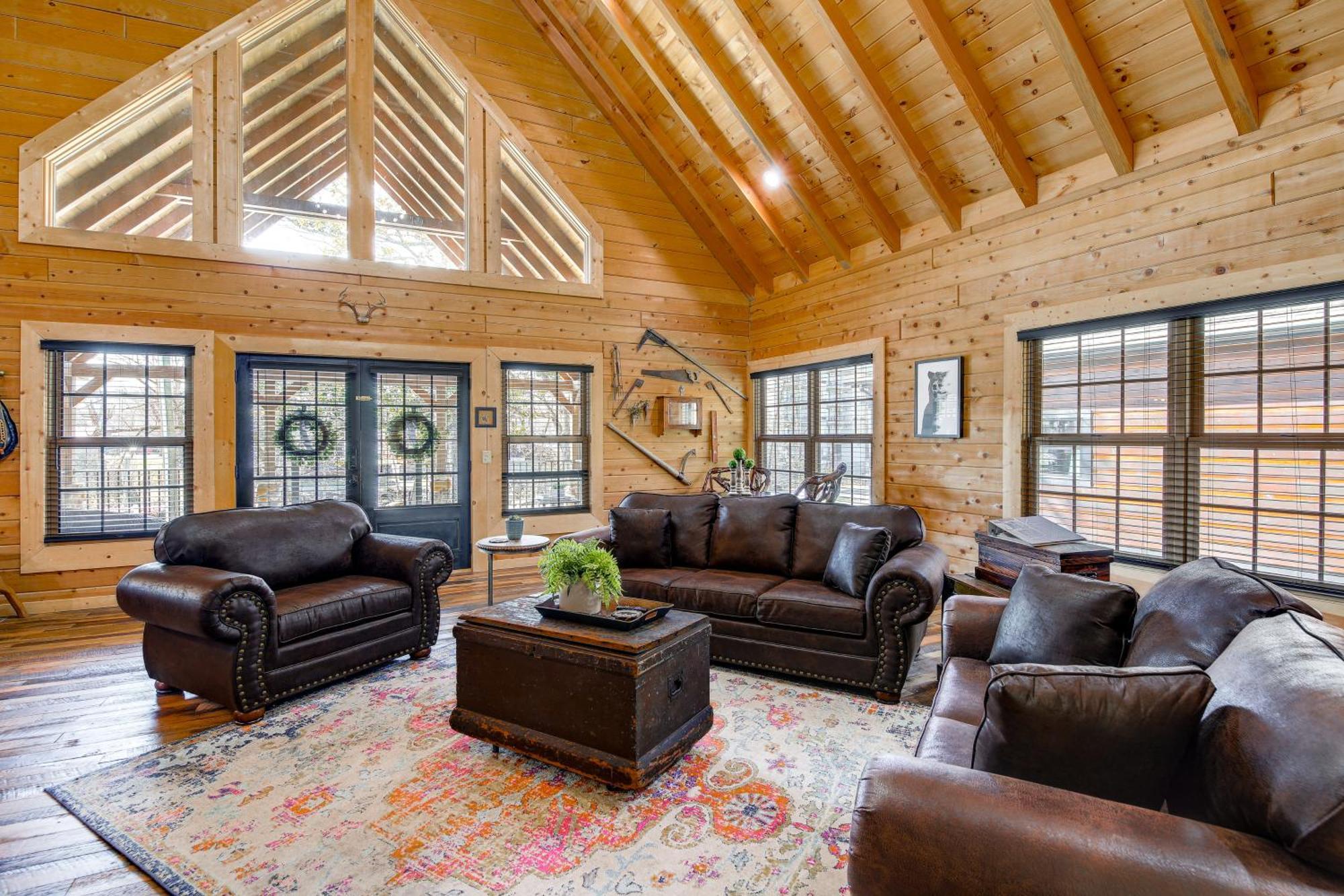 Holiday home Riverfront With Hot Tub - 3 Miles To Dollywood *