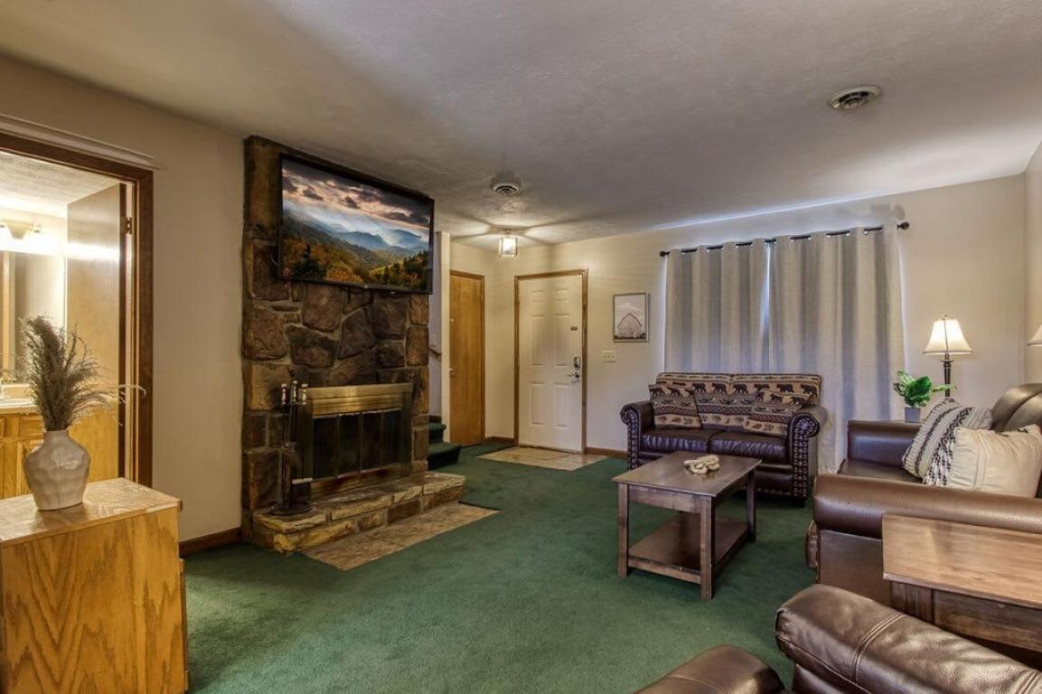 Holiday home Pinecrest Townhomes-1king-2queen Unit
