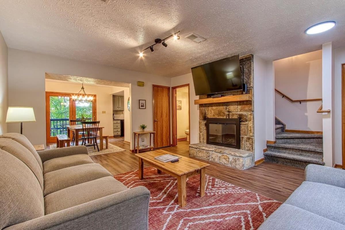 Holiday home Pinecrest Townhomes-1king-2queen Unit-renovated *