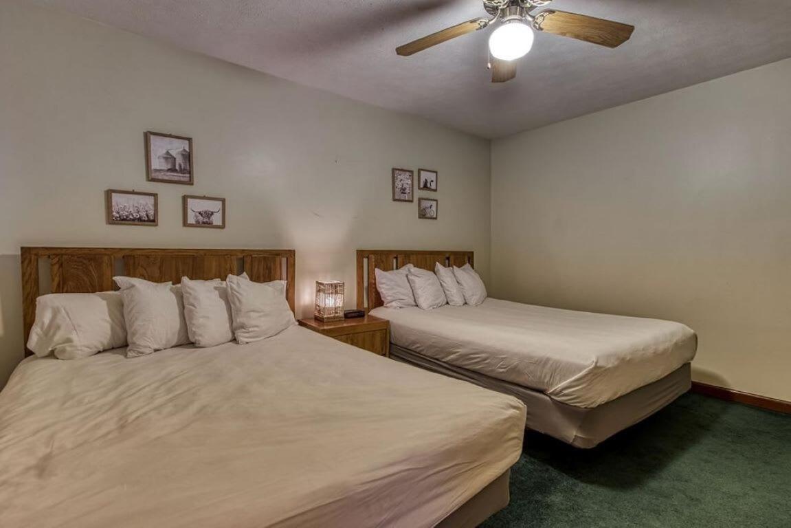 Holiday home Pinecrest Townhomes-1king-2queen Unit