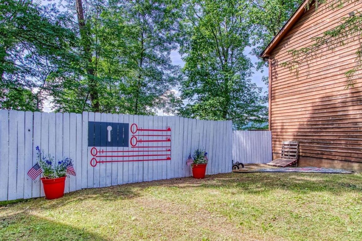 Pinecrest Townhomes-1king 2bunk Unit Holiday home Pigeon Forge