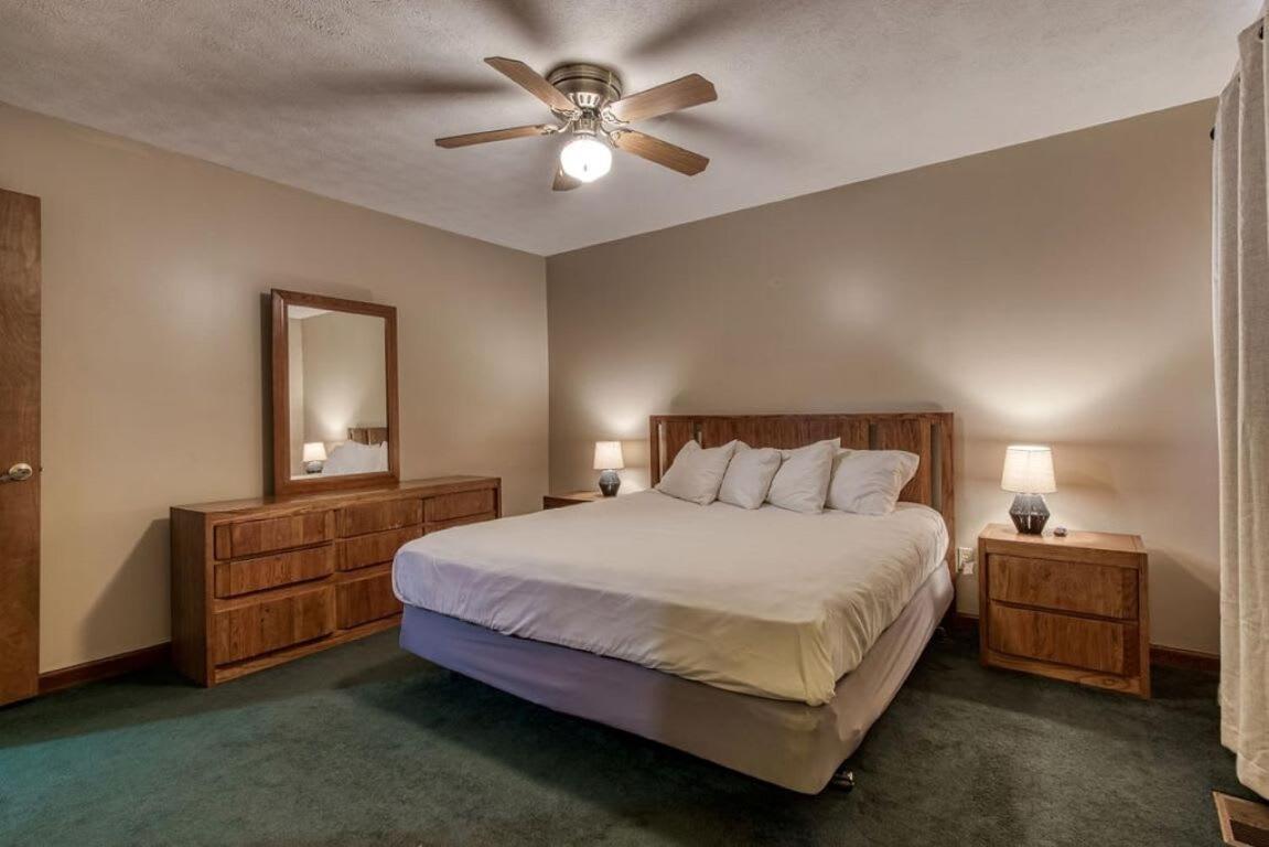 Holiday home Pinecrest Townhomes-1king-2queen Unit *