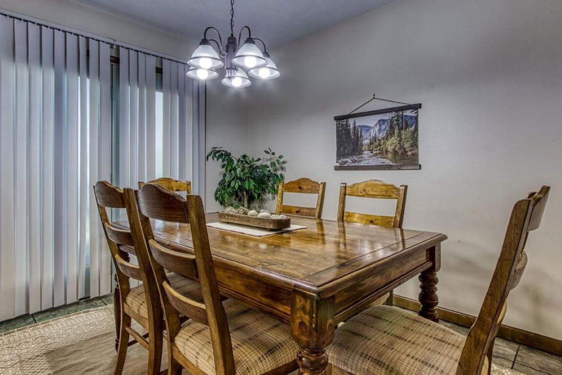 Holiday home Pinecrest Townhomes-1king-2queen Unit