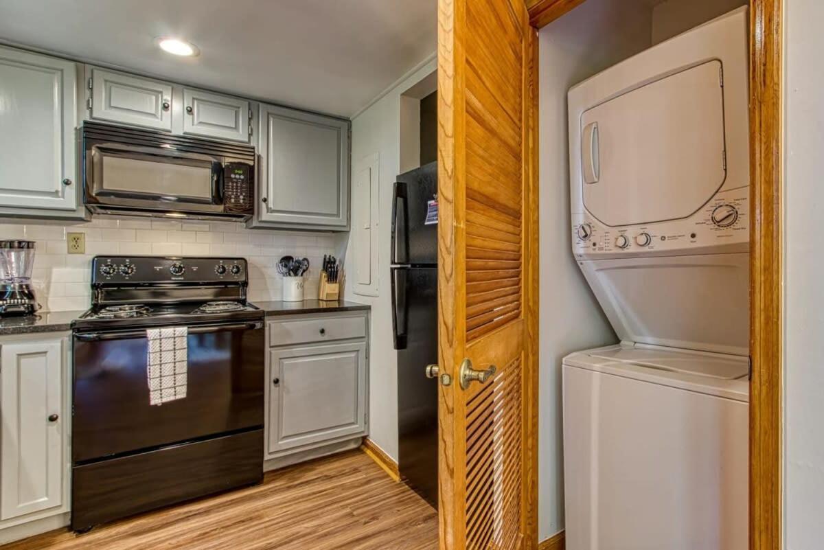 Pinecrest Townhomes-1king-2queen Unit-renovated Pigeon Forge