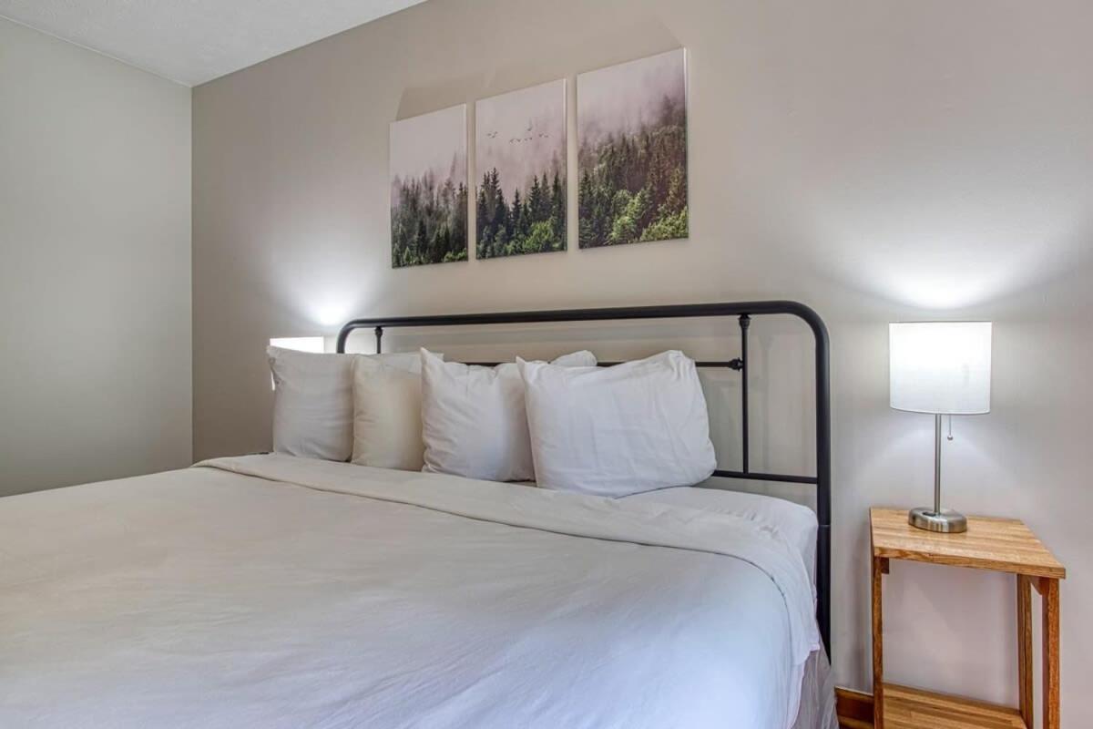 Pinecrest Townhomes-1king-2queen Unit-renovated Holiday home