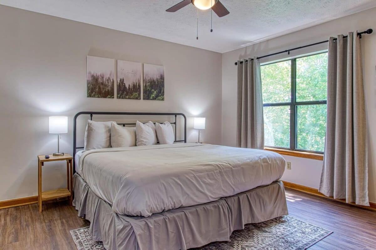 Pinecrest Townhomes-1king-2queen Unit-renovated Holiday home Pigeon Forge