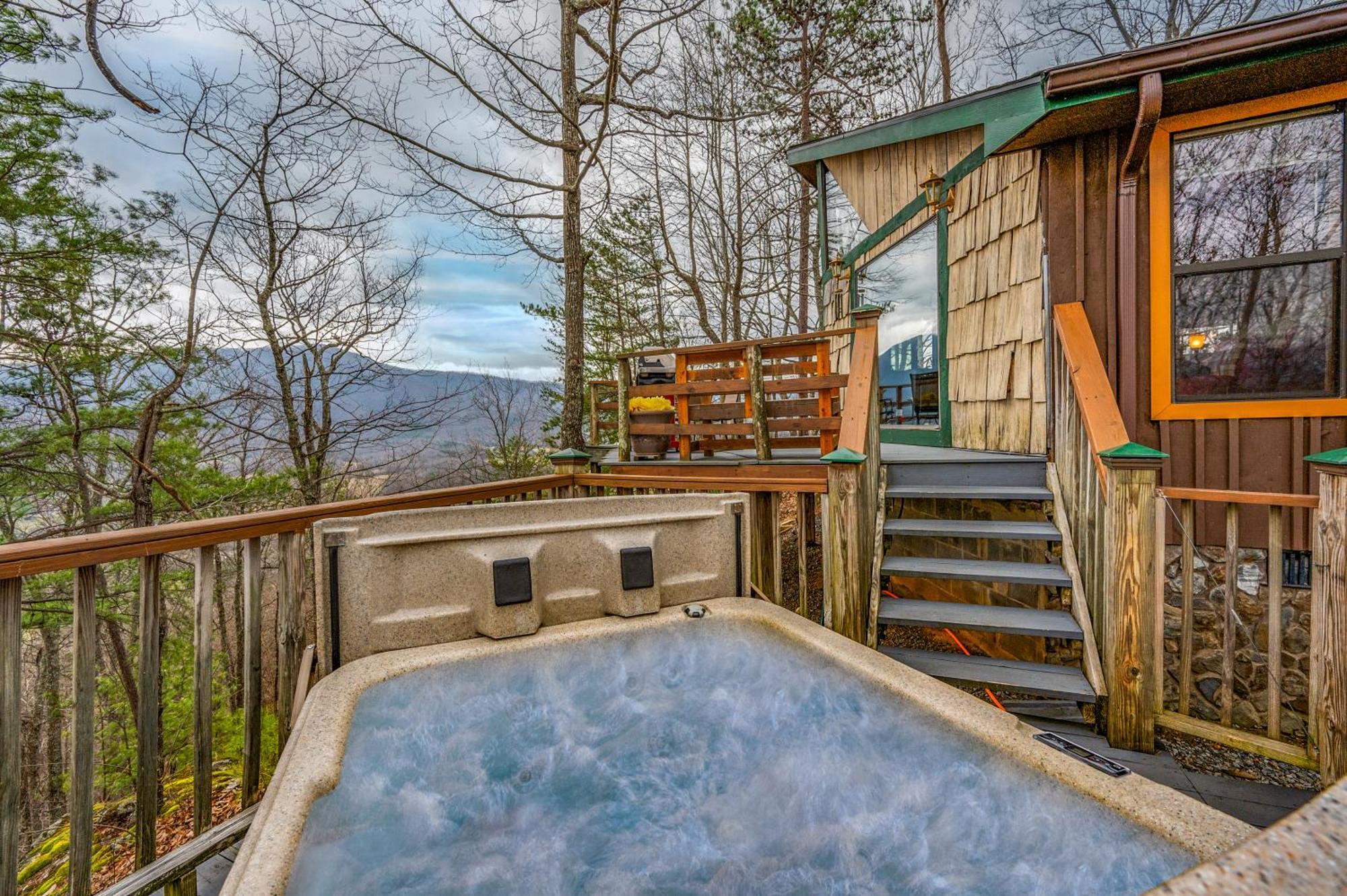 Villa 10 Miles Away From The Heart Of It All!
