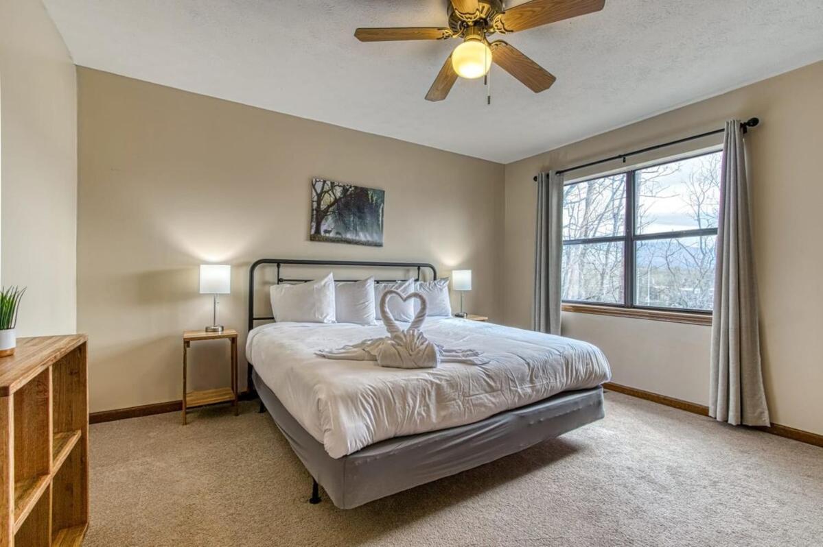 Pinecrest Townhomes-1king-2queen Unit-updated