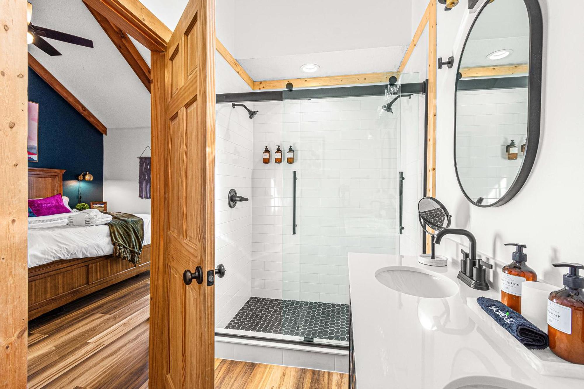 The Family Stone Luxe Sleeps 12 Hot Tub Dogfriendly Dollywood Holiday home *