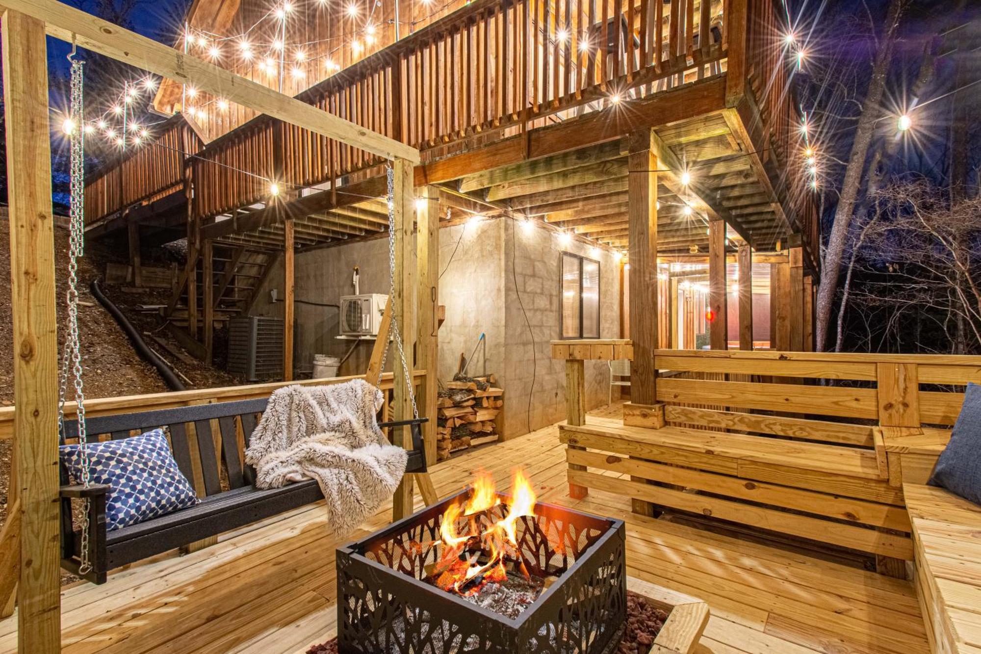 Holiday home The Family Stone Luxe Sleeps 12 Hot Tub Dogfriendly Dollywood
