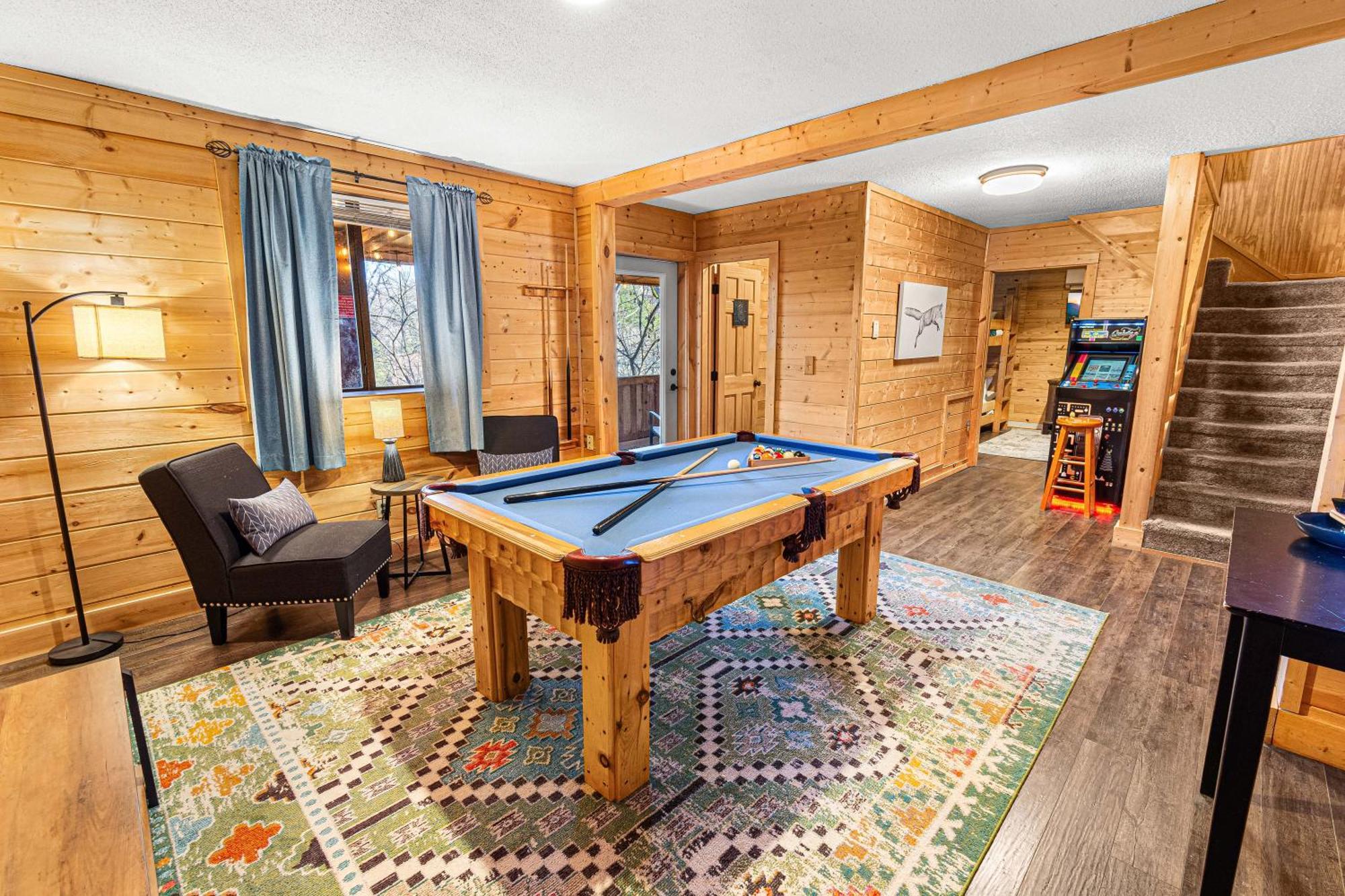The Family Stone Luxe Sleeps 12 Hot Tub Dogfriendly Dollywood Holiday home *