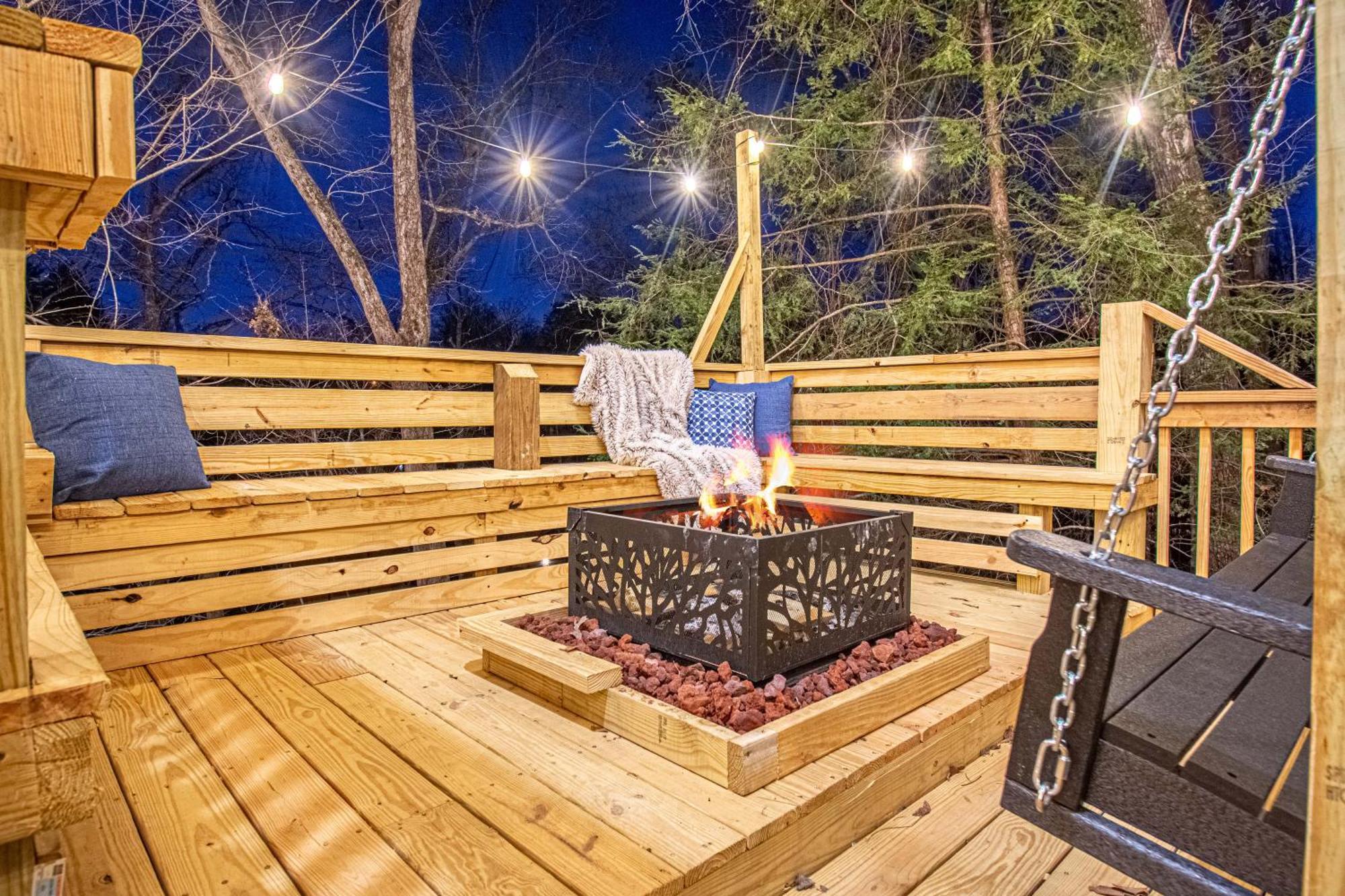 The Family Stone Luxe Sleeps 12 Hot Tub Dogfriendly Dollywood Holiday home