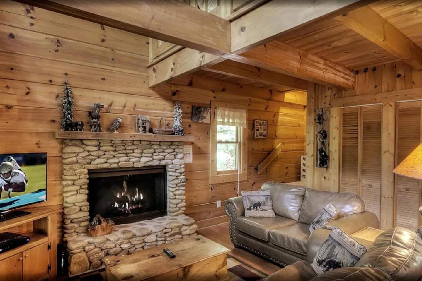 Cozy Loft Firepit, Jacuzzi Near *
