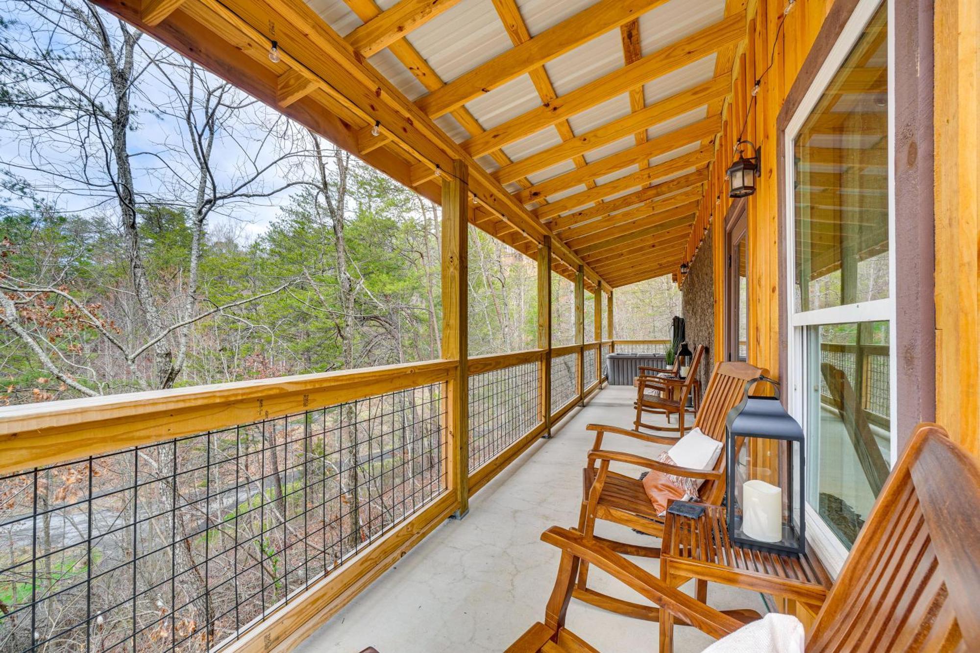 Holiday home Cozy Sevierville Cabin With Hot Tub And Game Room!