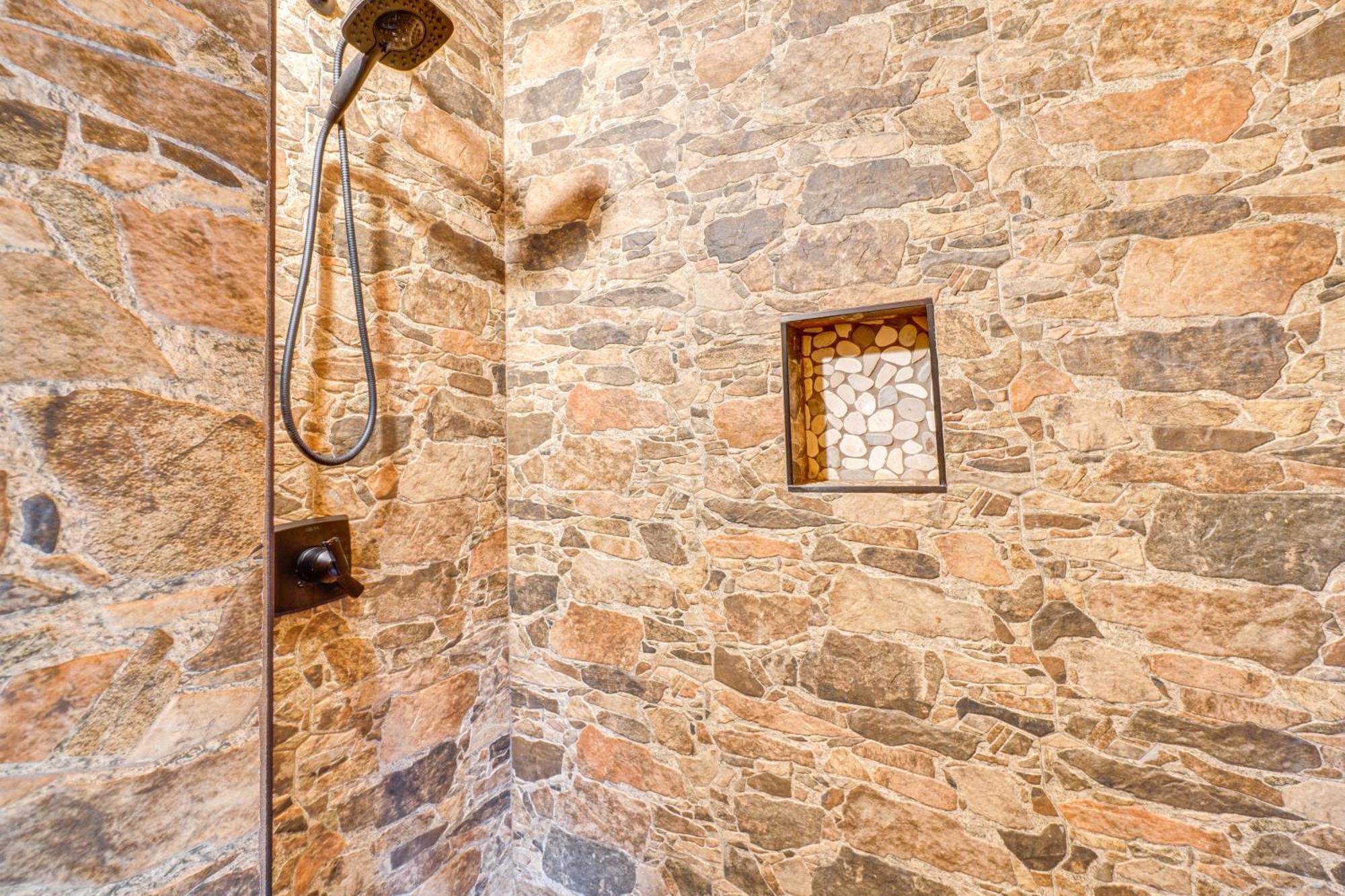 Cozy Sevierville Cabin With Hot Tub And Game Room! *