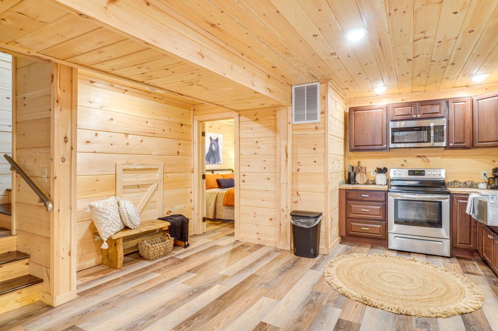 Cozy Sevierville Cabin With Hot Tub And Game Room! Holiday home