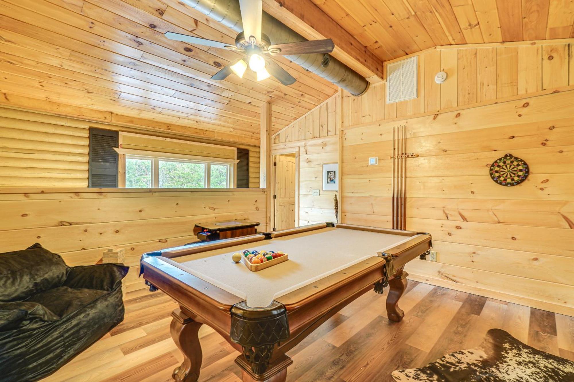 Cozy Sevierville Cabin With Hot Tub And Game Room! *