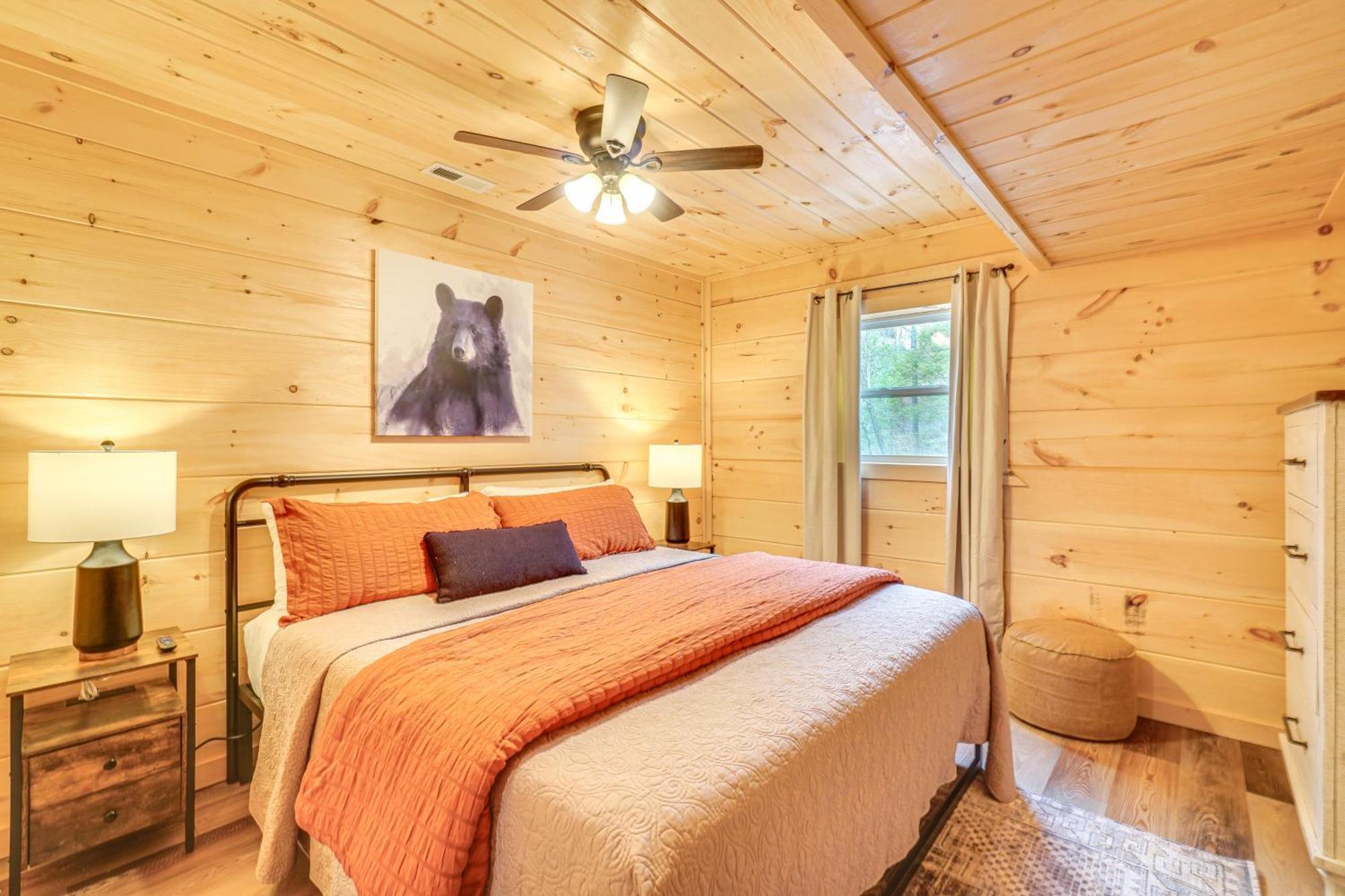 Holiday home Cozy Sevierville Cabin With Hot Tub And Game Room!