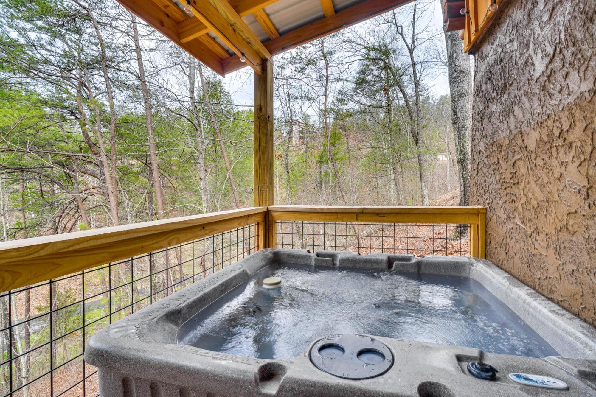 Cozy Sevierville Cabin With Hot Tub And Game Room! Holiday home Pigeon Forge