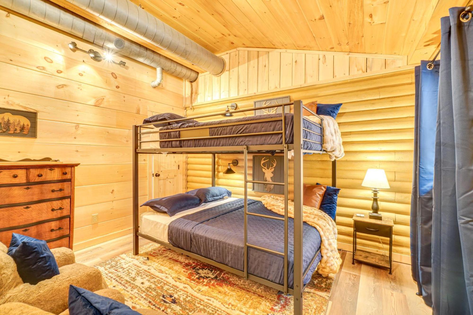 Cozy Sevierville Cabin With Hot Tub And Game Room!