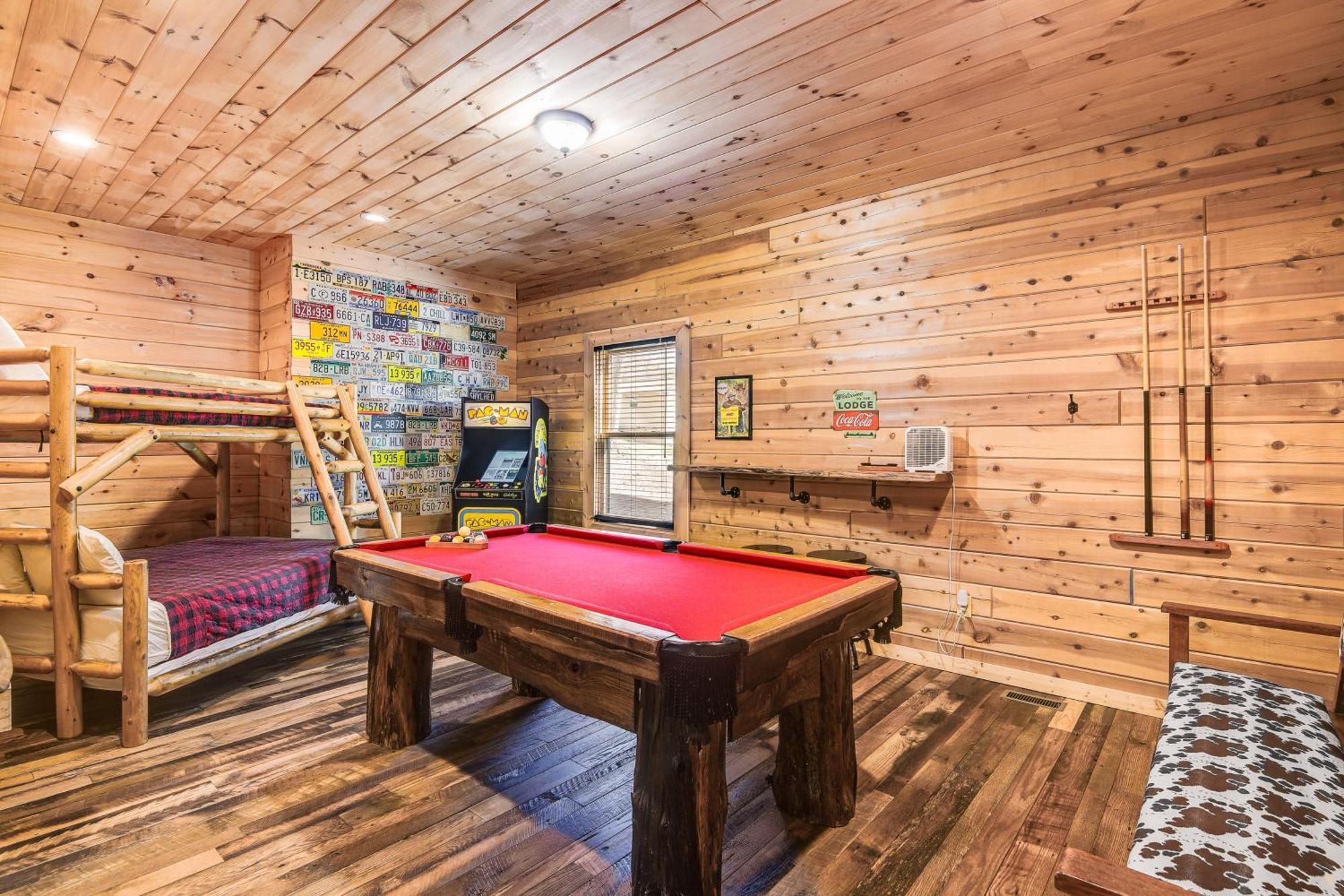 Riverfront With Hot Tub - 3 Miles To Dollywood Pigeon Forge