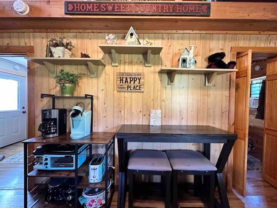 Cozy Walking Distance To Parkway! Pigeon Forge