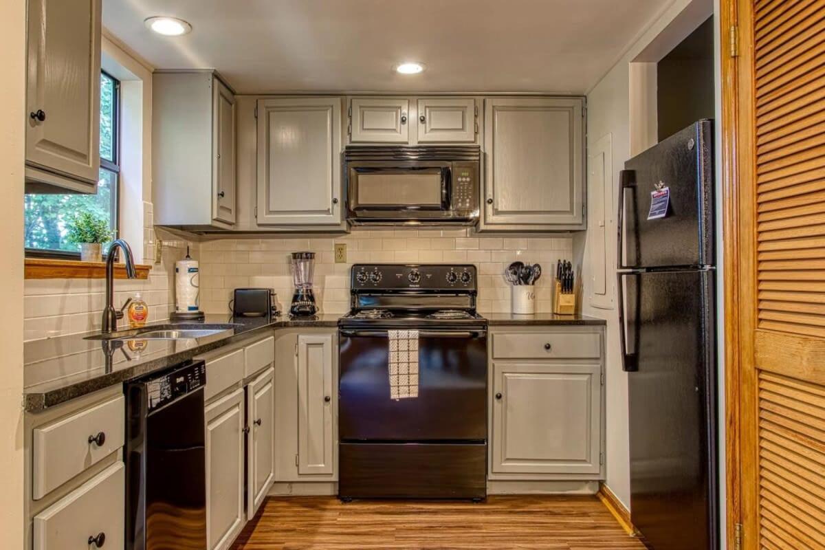 Pinecrest Townhomes-1king-2queen Unit-renovated