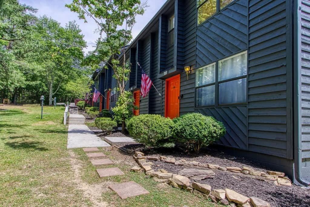 Pinecrest Townhomes-1king-2queen Unit-renovated Holiday home Pigeon Forge