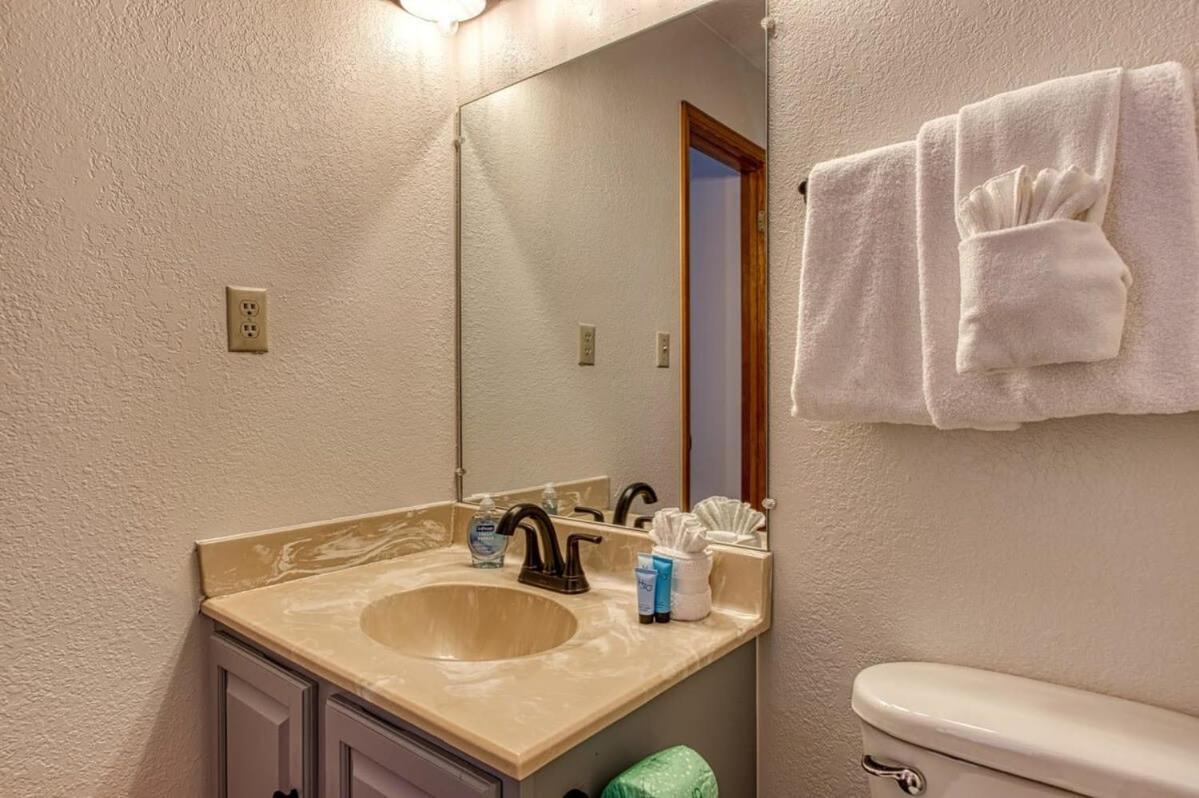Pinecrest Townhomes-1king-2queen Unit-renovated