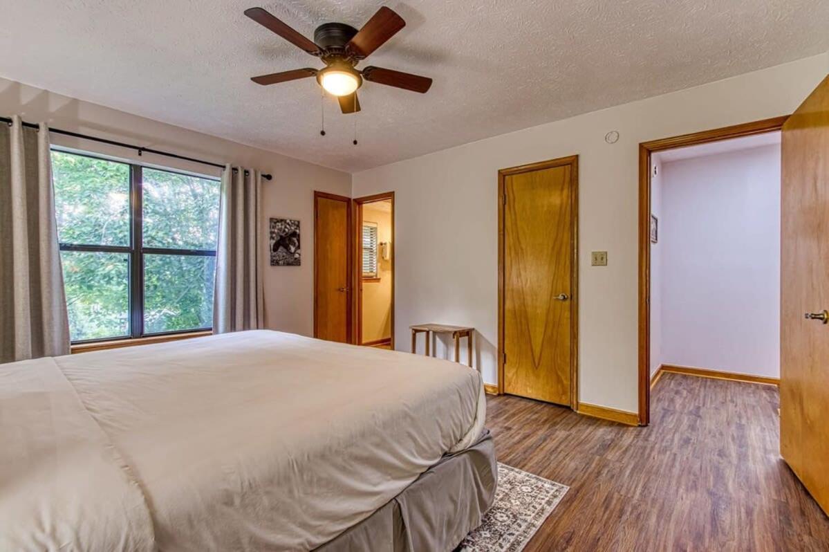 Pinecrest Townhomes-1king-2queen Unit-renovated