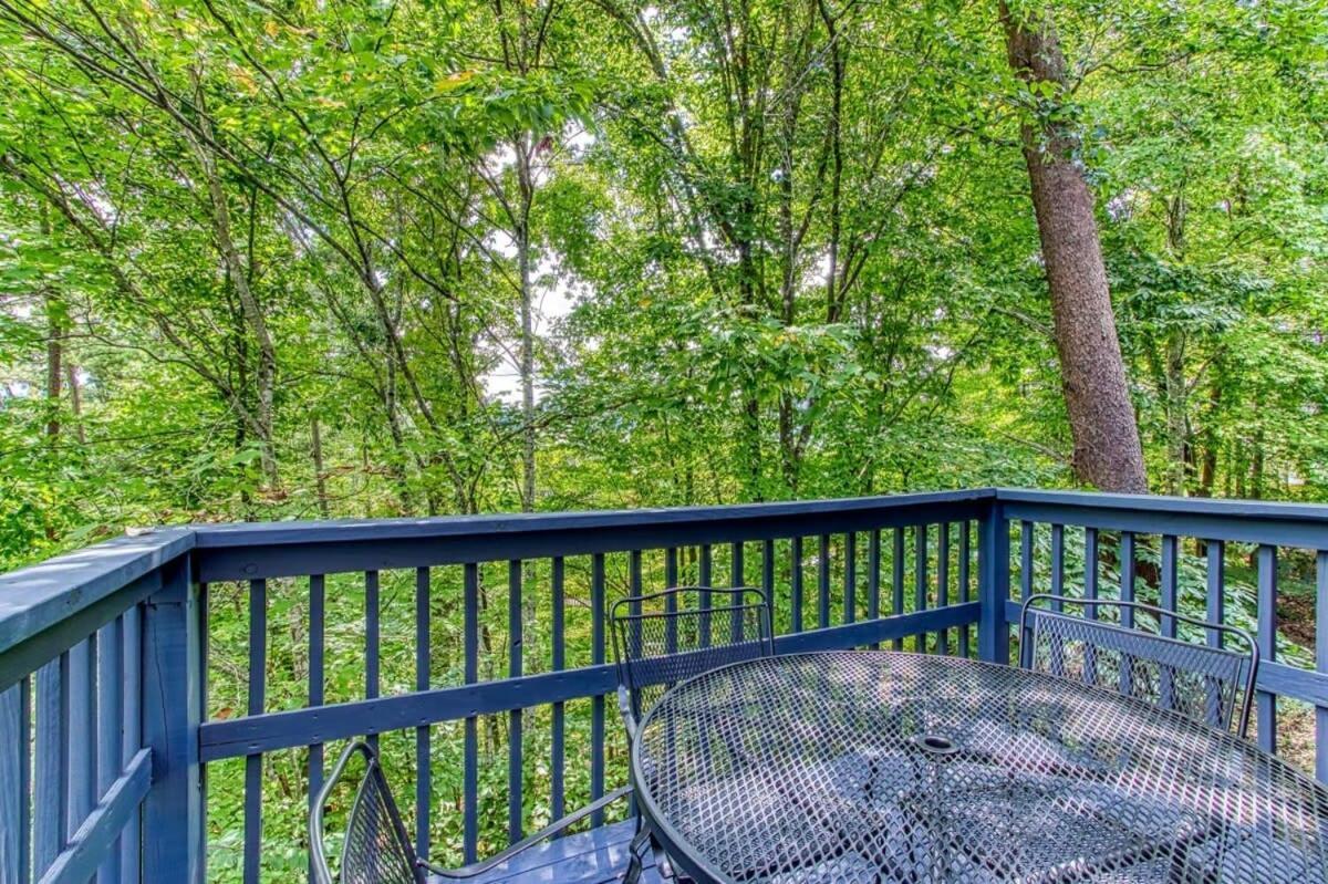 Pinecrest Townhomes-1king-2queen Unit-renovated Holiday home