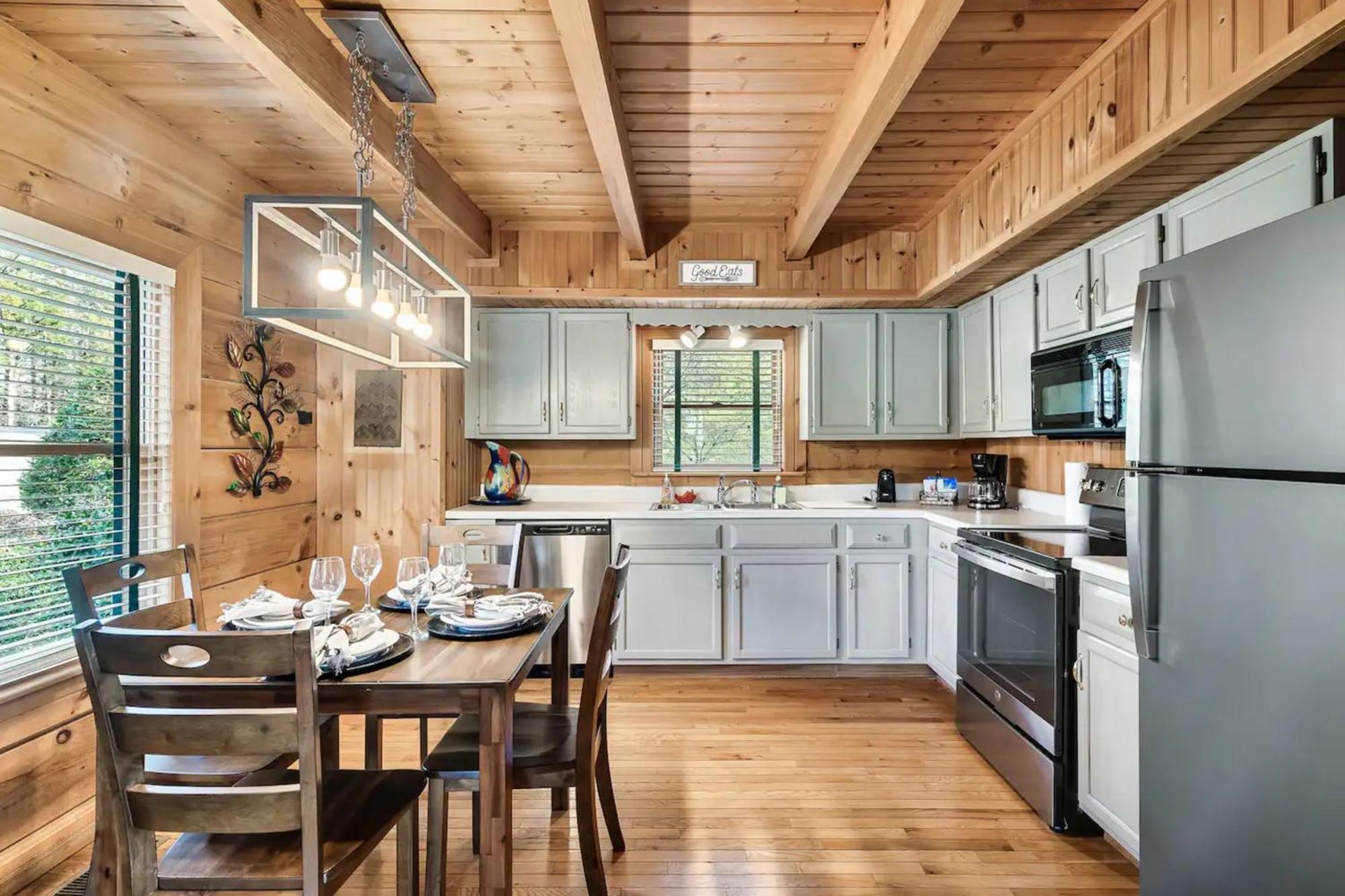Holiday home Views 1br15bath Pet-friendly With Hot Tub & Bbq Pigeon Forge