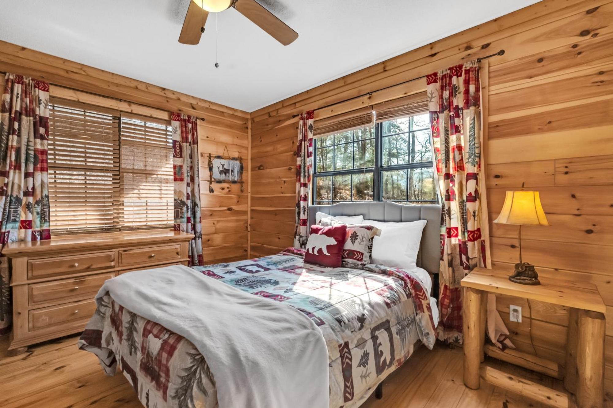 Enchanted Memories, Hot Tub, 1089 Of Free Attraction Tickets For Each Paid Day, Dollywood And Holiday home Pigeon Forge
