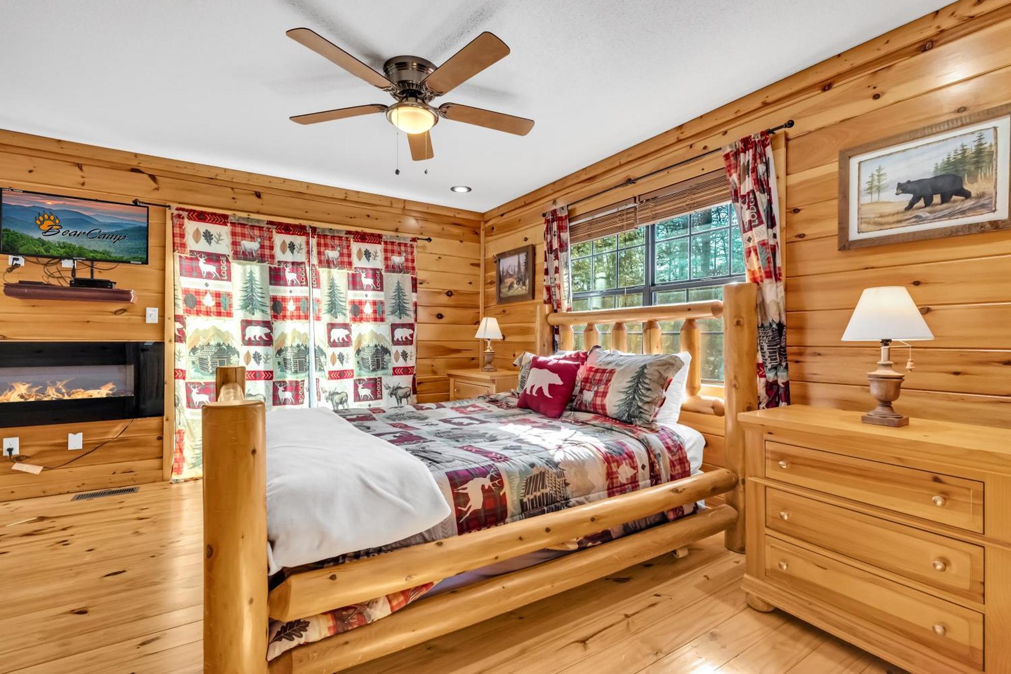 Enchanted Memories, Hot Tub, 1089 Of Free Attraction Tickets For Each Paid Day, Dollywood And Pigeon Forge