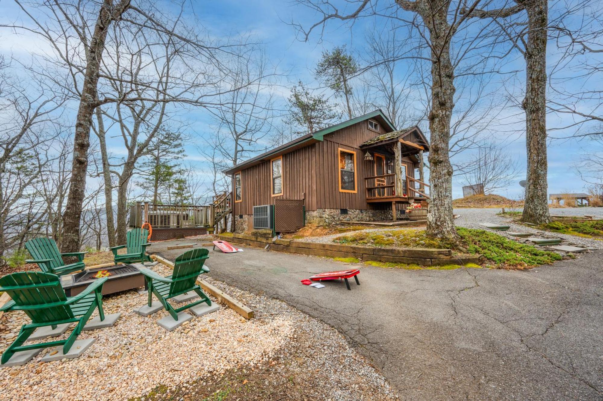 10 Miles Away From The Heart Of It All! Villa Pigeon Forge