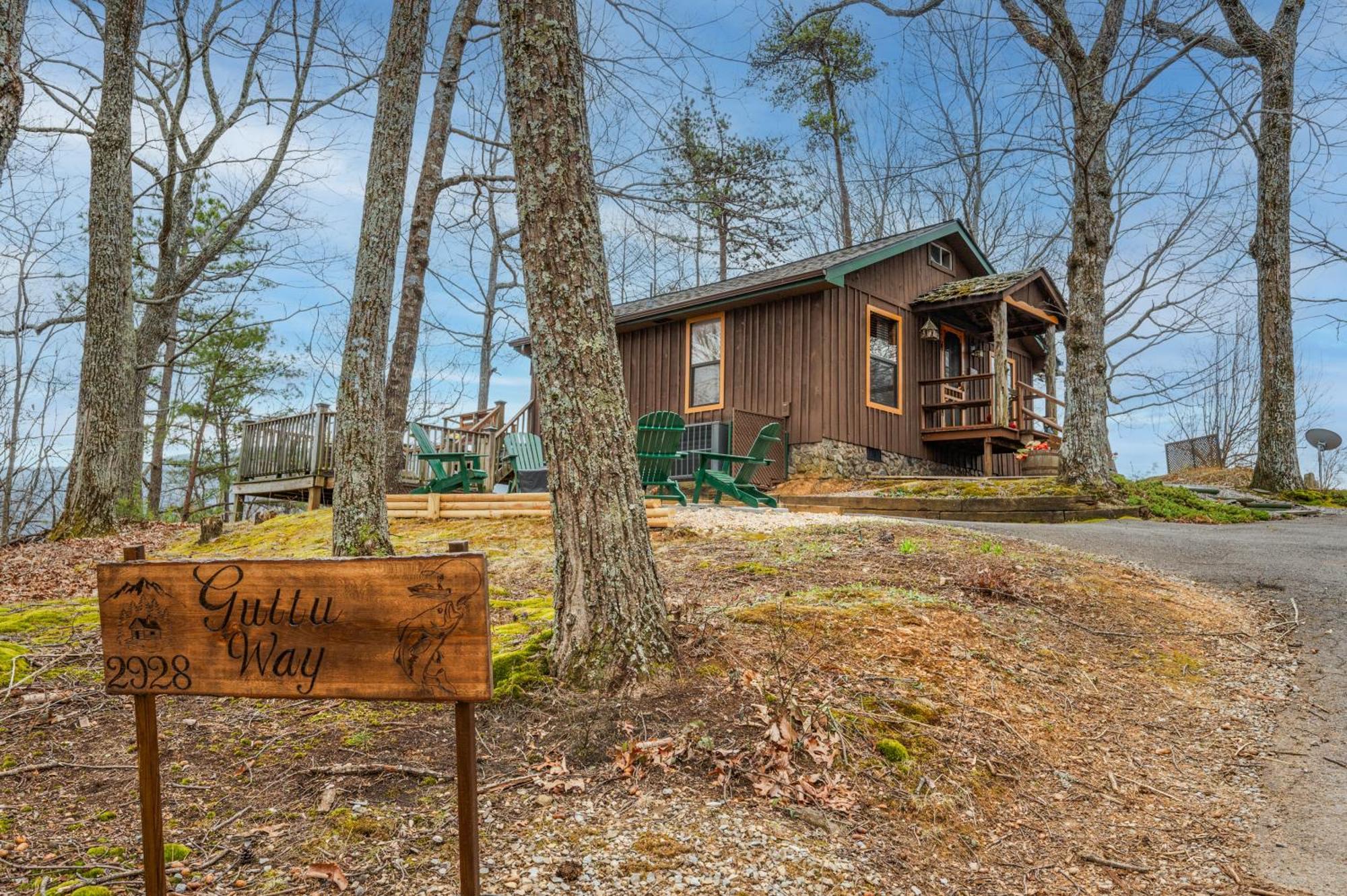 Villa 10 Miles Away From The Heart Of It All! Pigeon Forge
