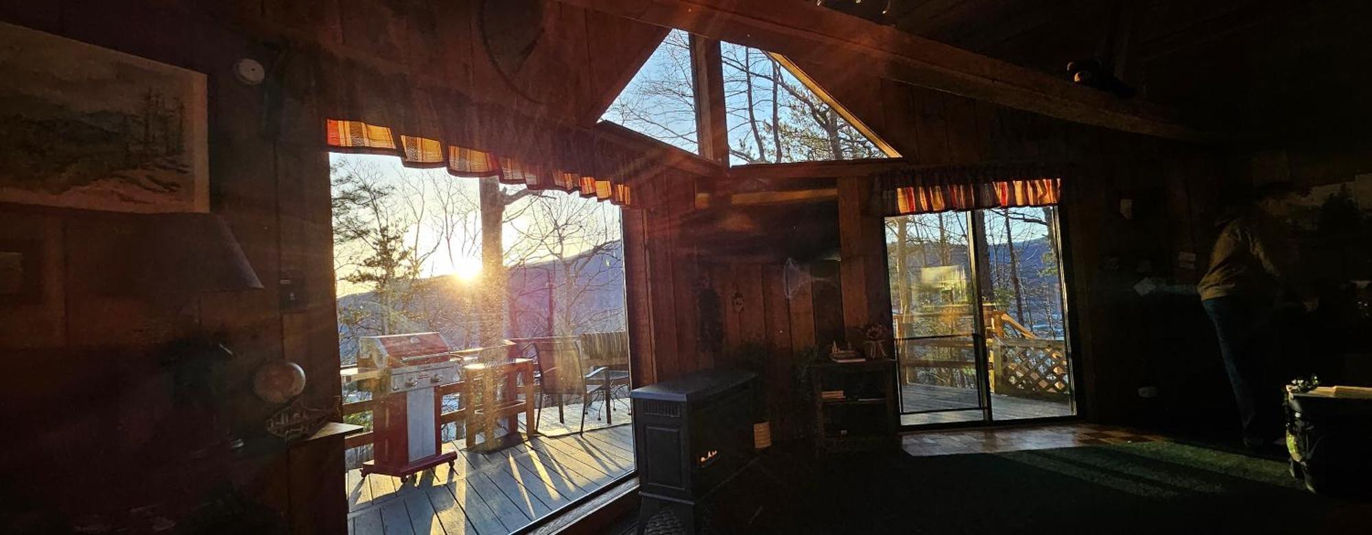 10 Miles Away From The Heart Of It All! * Pigeon Forge