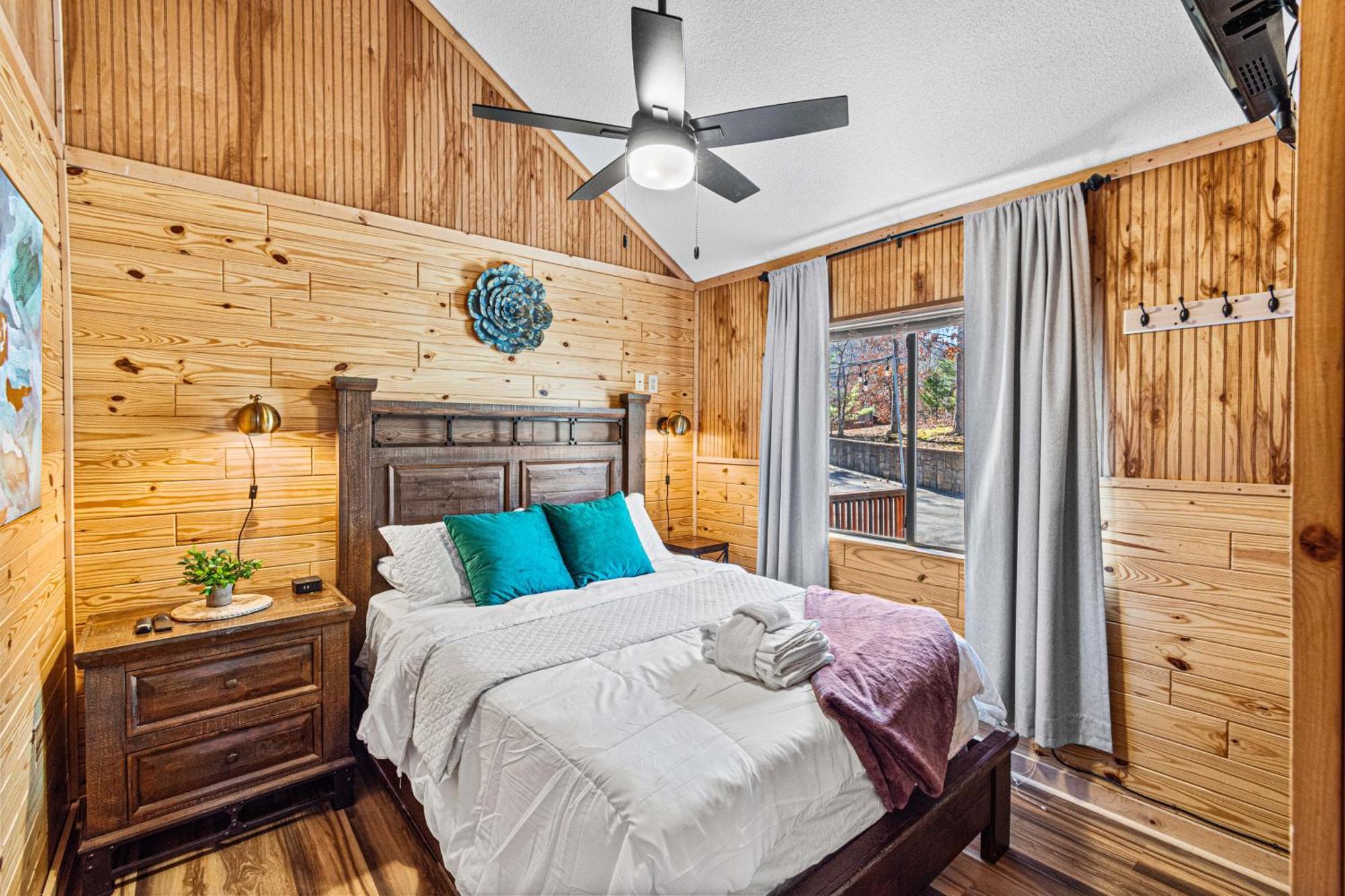 The Family Stone Luxe Sleeps 12 Hot Tub Dogfriendly Dollywood *