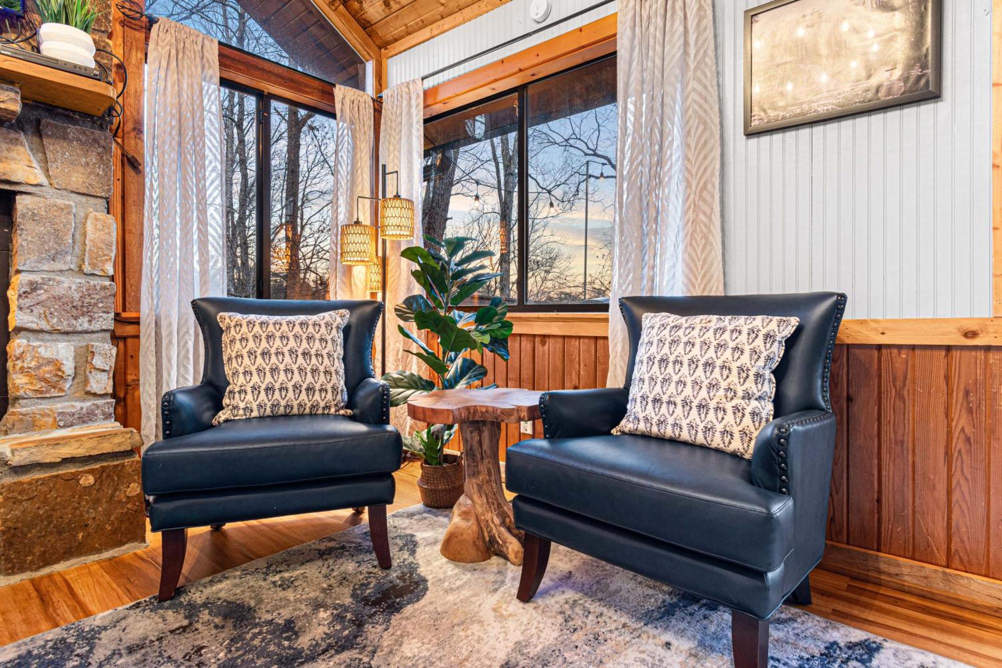 Holiday home The Family Stone Luxe Sleeps 12 Hot Tub Dogfriendly Dollywood