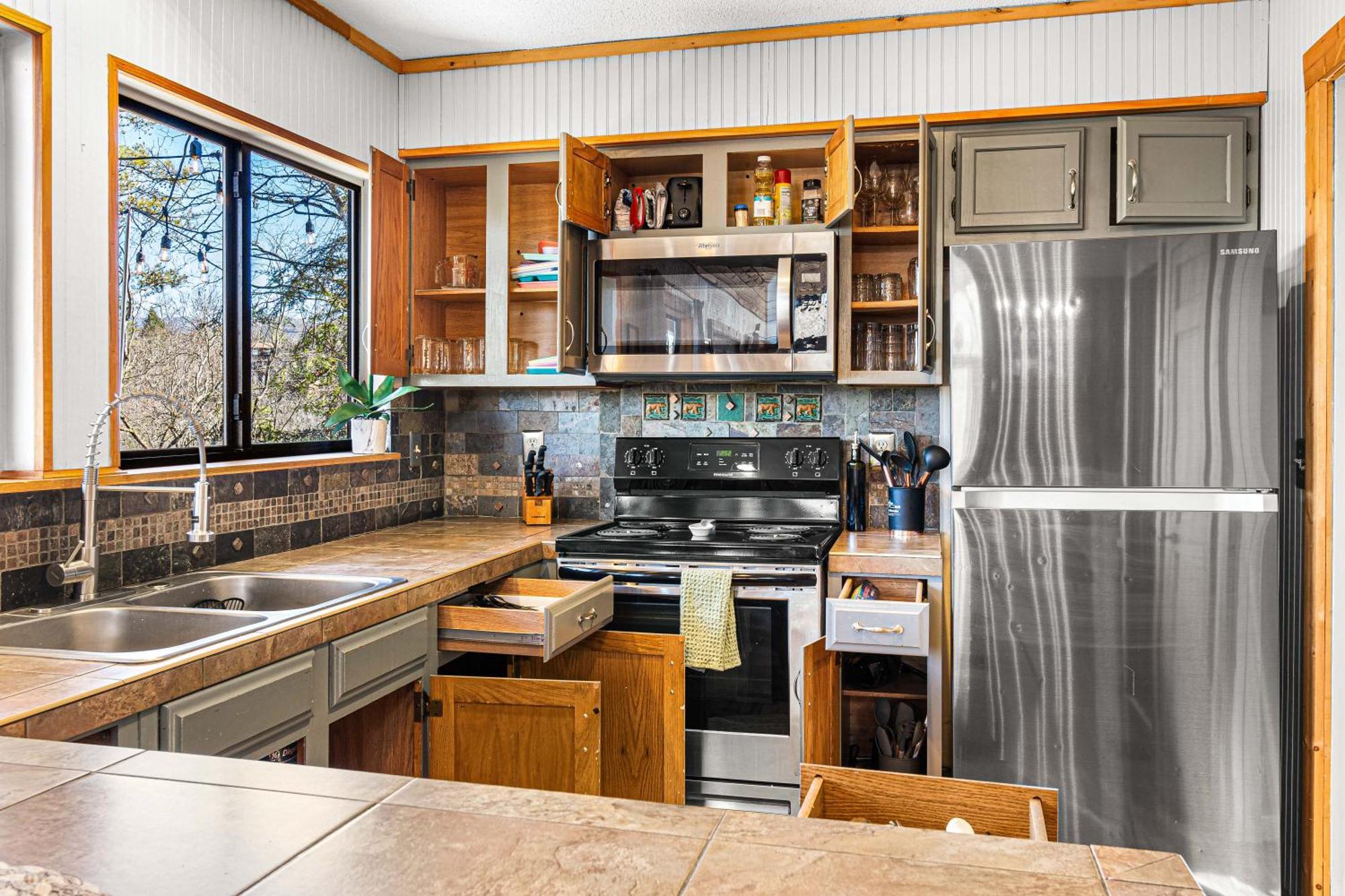 The Family Stone Luxe Sleeps 12 Hot Tub Dogfriendly Dollywood
