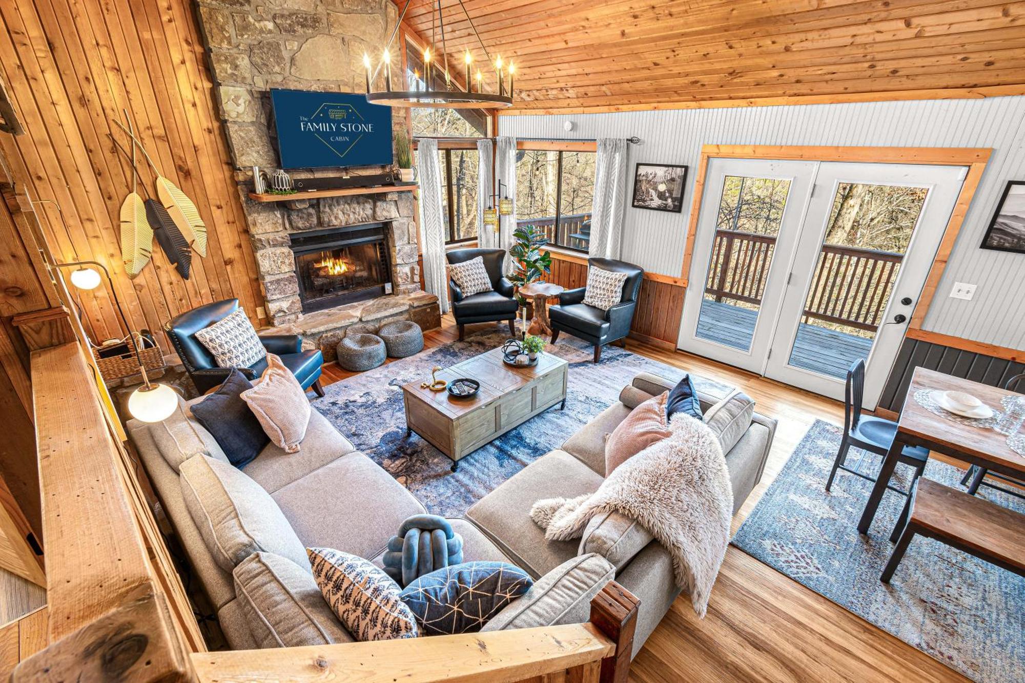 Holiday home The Family Stone Luxe Sleeps 12 Hot Tub Dogfriendly Dollywood Pigeon Forge