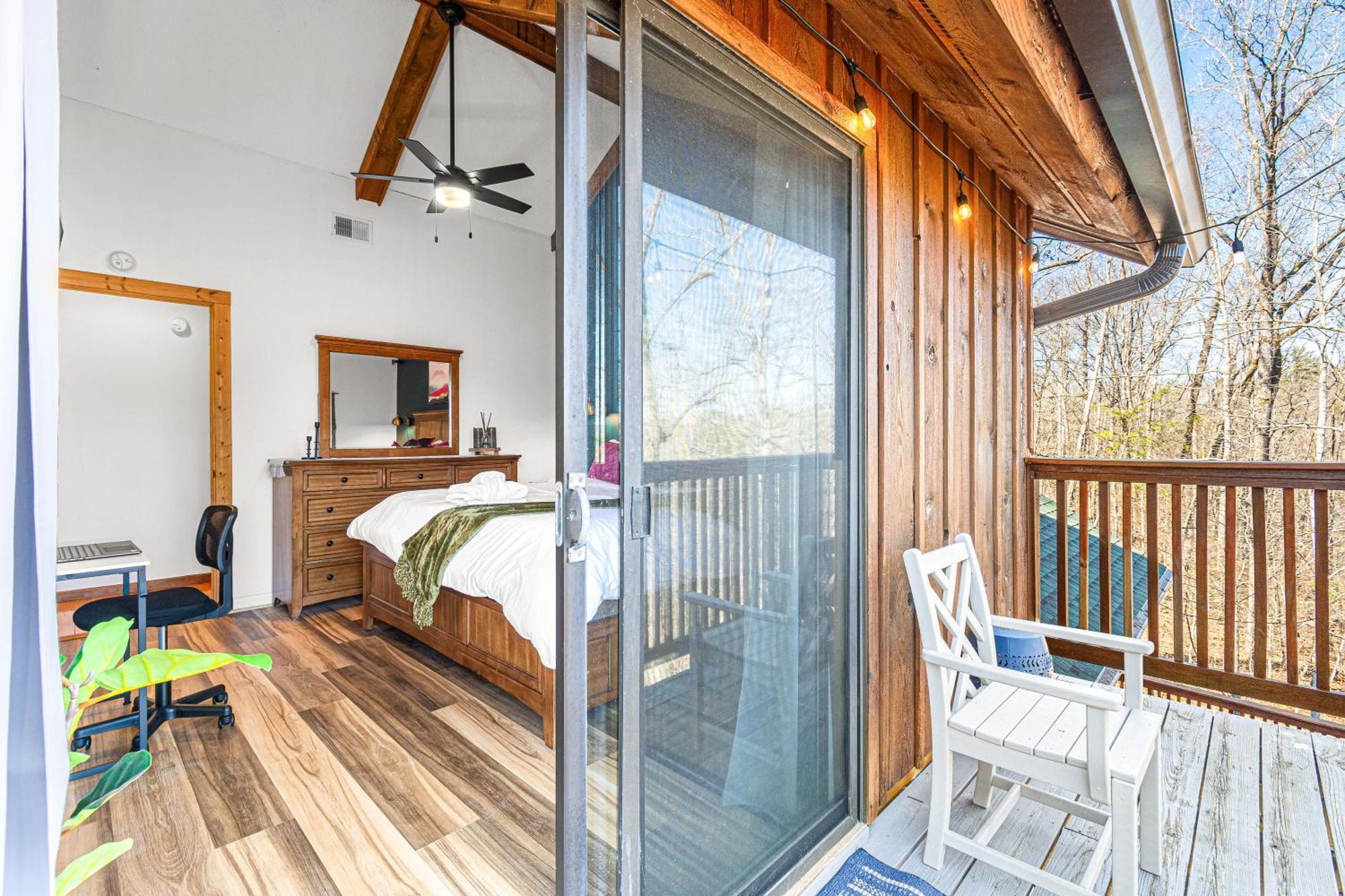 The Family Stone Luxe Sleeps 12 Hot Tub Dogfriendly Dollywood Holiday home Pigeon Forge