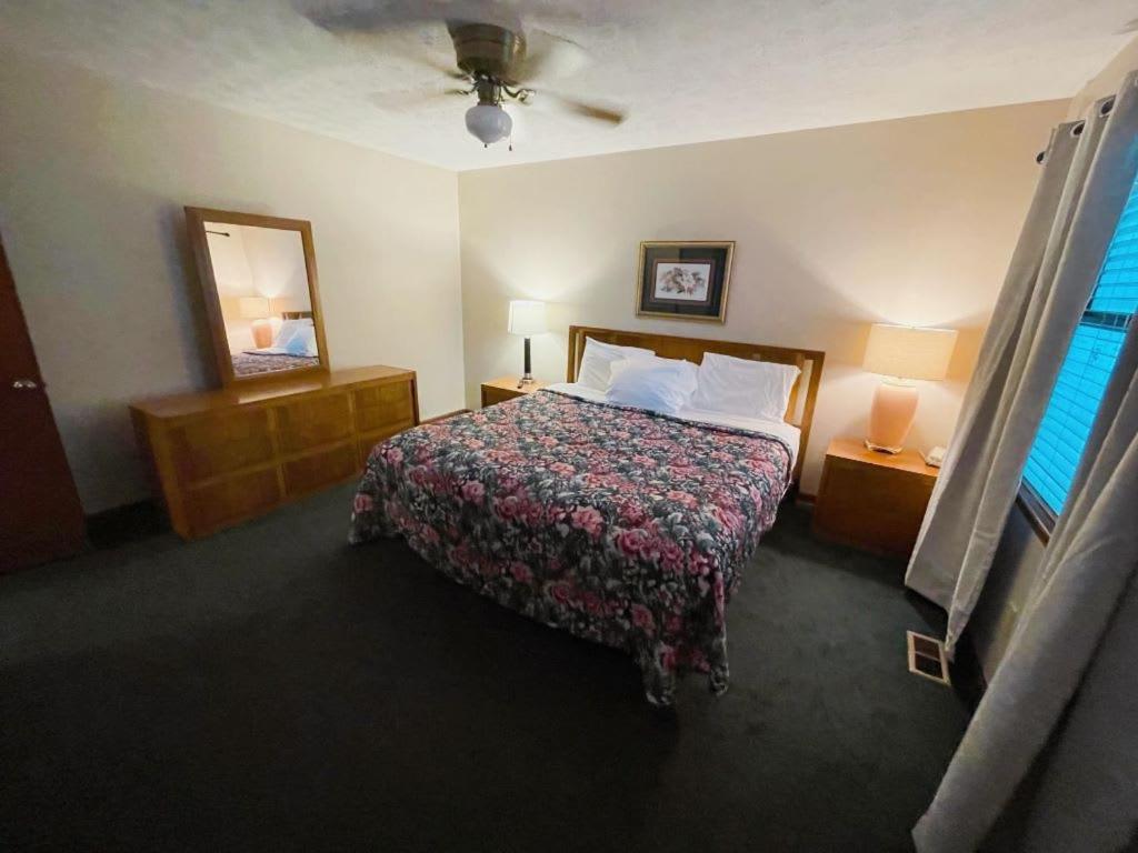Pinecrest Townhomes-1king-2queen Unit Holiday home Pigeon Forge