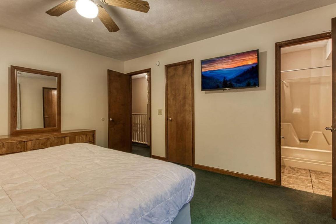 Pinecrest Townhomes-1king-2queen Unit