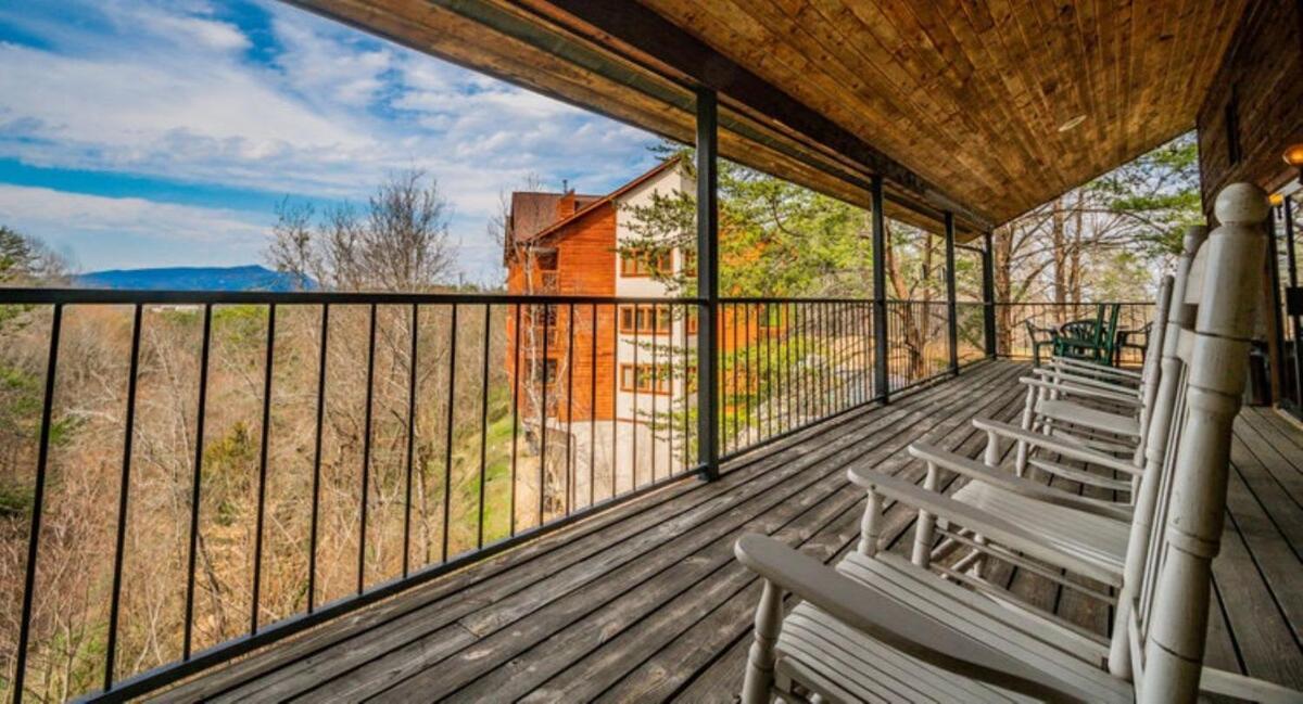 Pinecrest Townhomes-1king-2queen Unit Holiday home *