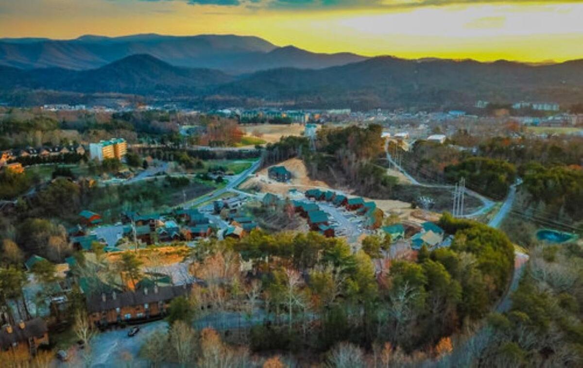 Holiday home Pinecrest Townhomes-1king-2queen Unit