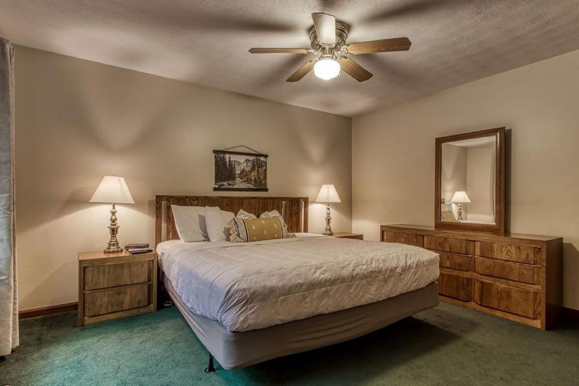 Pinecrest Townhomes-1king-2queen Unit Holiday home *